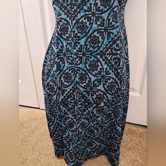Sleeveless Crossover Blue And Black Patterned Midi Dress   Size S - Picture 6 of 7